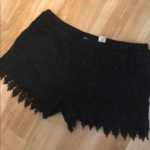 Black shorts, size XL